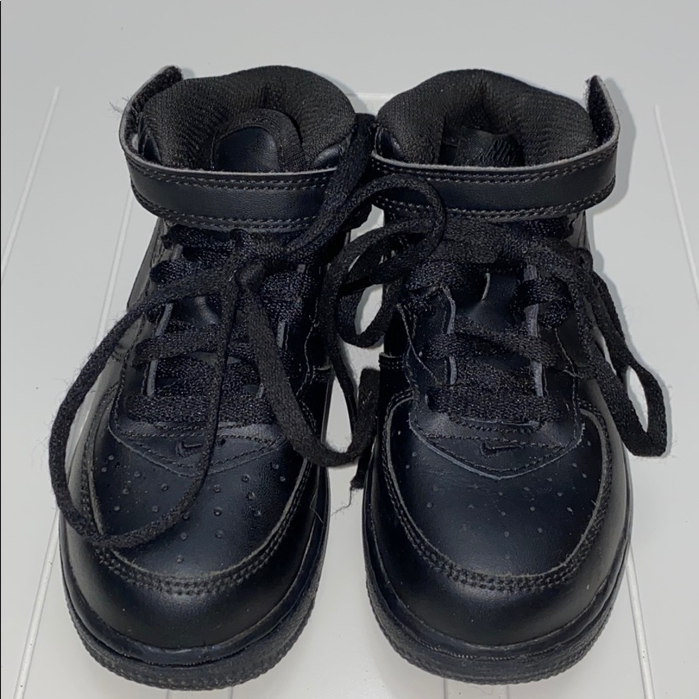 Nike Air Force 1 Mid Tennis Shoe